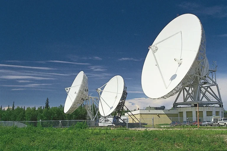 Radio-wave-dish-type-antennas-diameter-satellite-communications
